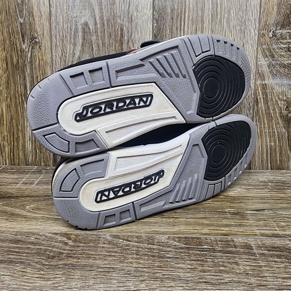 Jordan Nike Boys Basketball Sneakers 2013 #602662-004 Size 4Y Black Gray Red - Picture 8 of 9